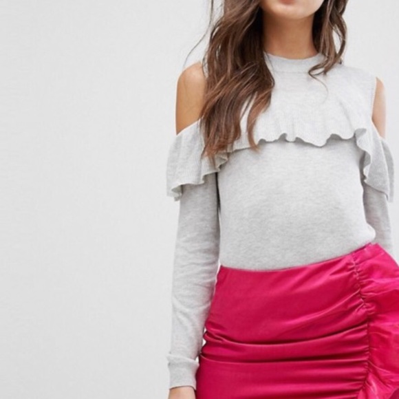 Cold shoulder top - Picture 2 of 8